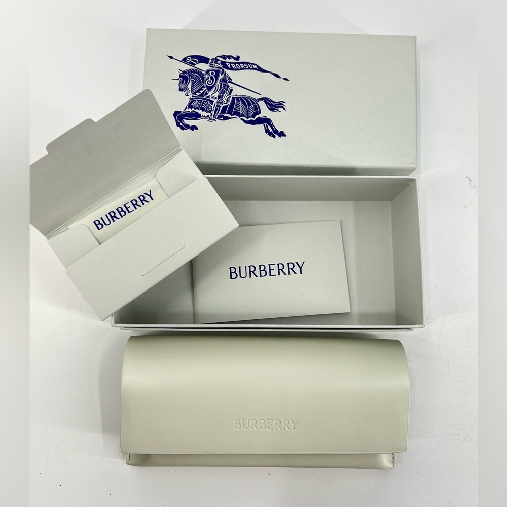 NWT Burberry Cream White Glasses Case Includes Cleaning Cloth And Box